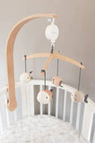 Bamboom mobile en bois avec jouets tricotés Fish Pink 779
