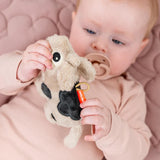 Done By Deer mini hochet sensoriel Dotti sable 4353859