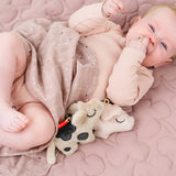 Done By Deer mini hochet sensoriel Dotti sable 4353859