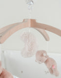 Noukie's Fluffy, Orso & Lily mobile musical en bois rose Lily & Fluffy N2555.50