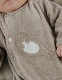 Noukie's pyjama bébé en velours beige avec broderie phoque Z2591132