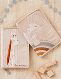 Noukie's Protège carnet de santé Tiga, Stegi & Ops girafe en veloudoux, beige BB2113.70